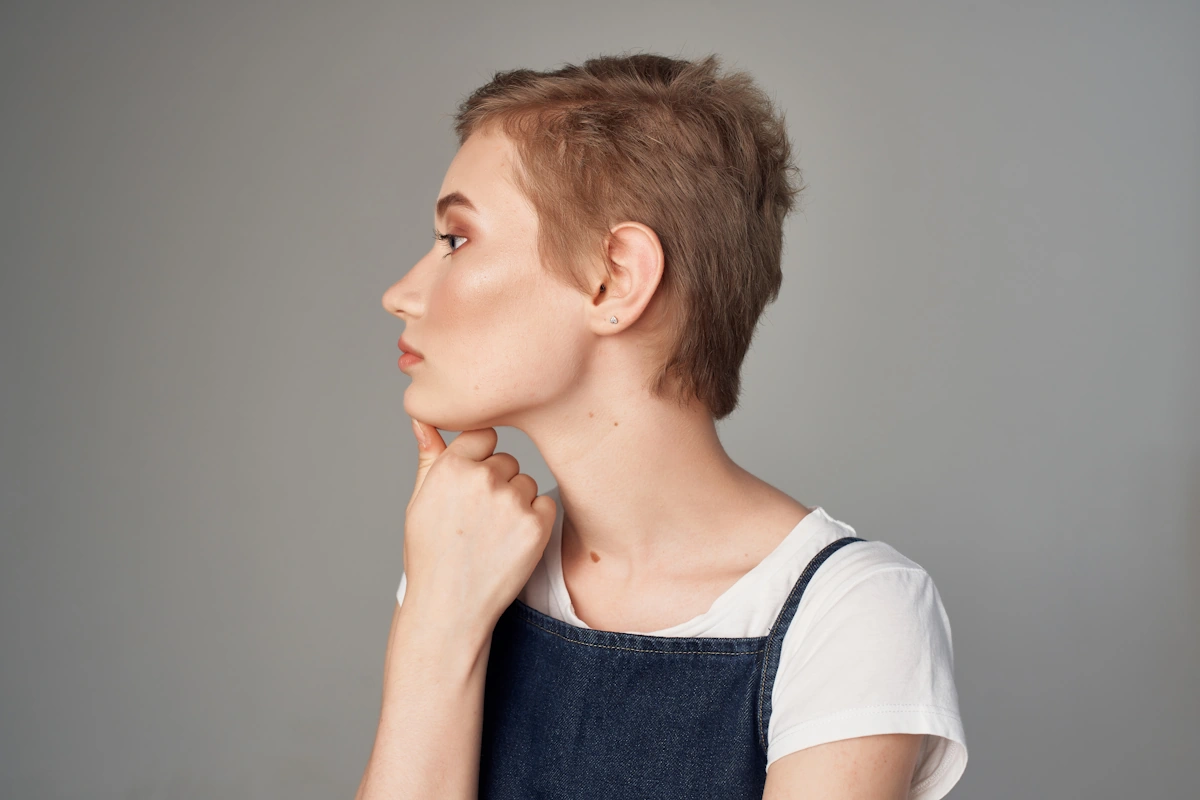 Voici comment gérer une repousse de cheveux courts disgracieuse