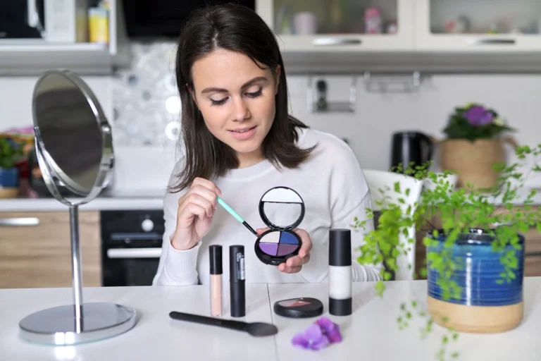 Voici pourquoi opter pour un maquillage bio en 2025