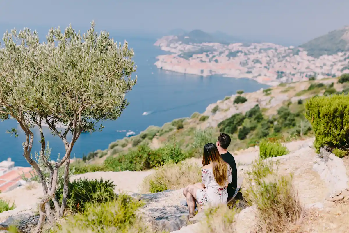 Couple en Corse en voyage