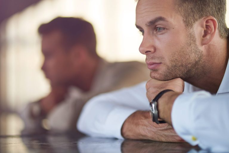 Besoin d'espace ou punition : comment décoder son silence ?