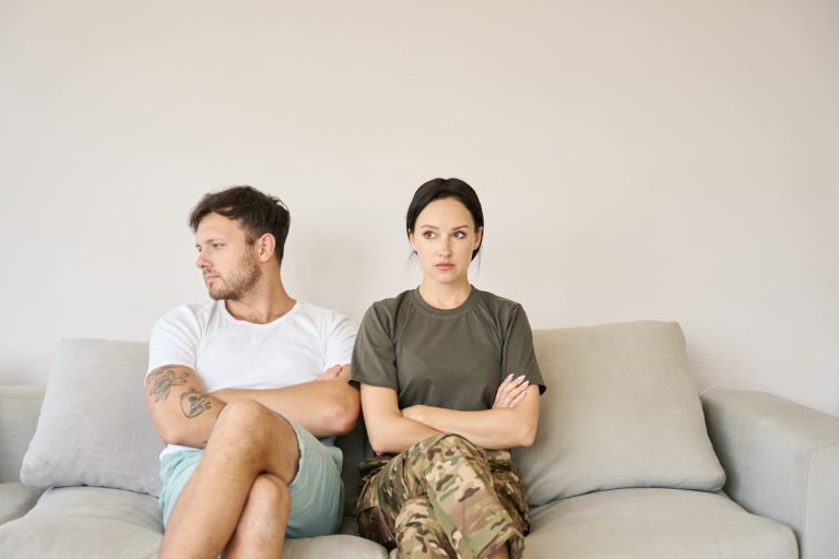 Il boude et m'ignore : pourquoi, et comment réagir ?