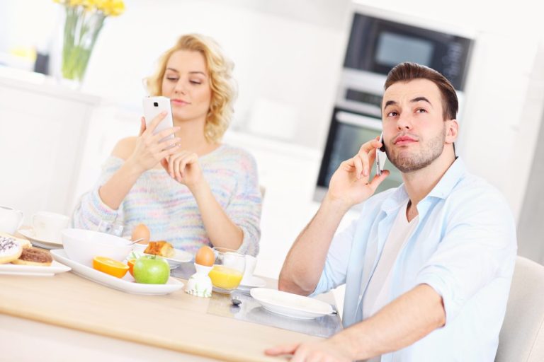 Faut-il fouiller le téléphone de son conjoint ?