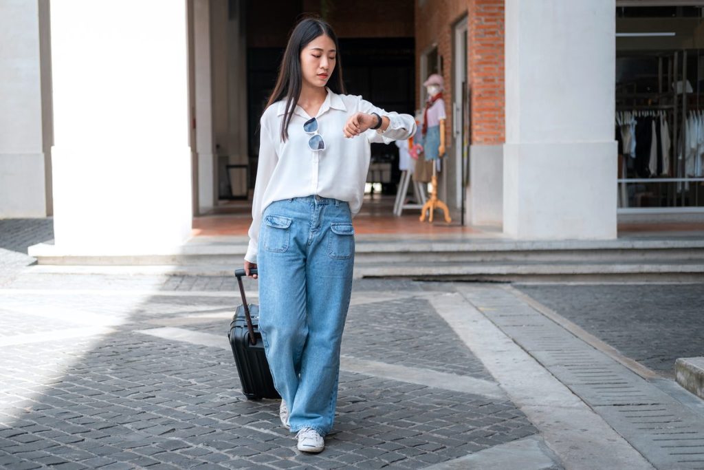 Comment porter une chemise oversize avec un jean ?